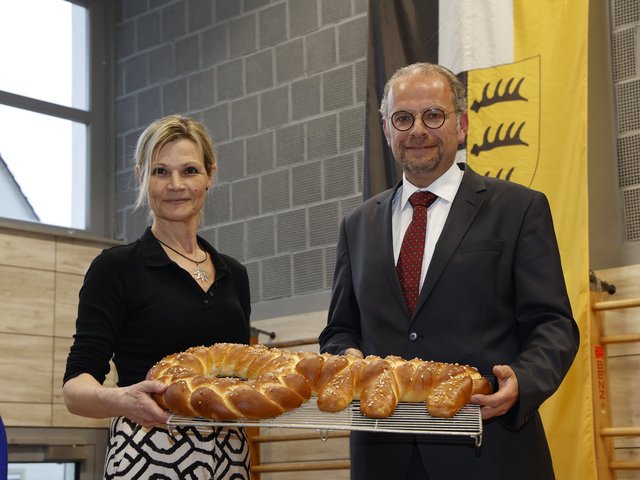 Herr Bürgermeister Alisch mit Architektin Sandra Karle 